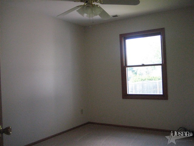 403 Sunset Lane Decatur, IN 46733 - Photo 9 of 13
