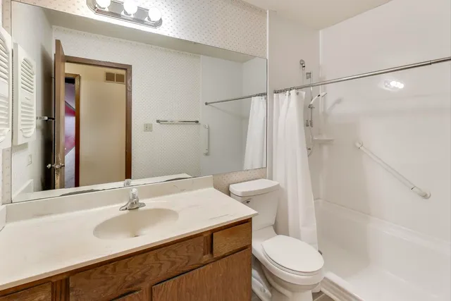 $259,000 | 1316 Barclay Lane, Deerfield, IL 60015