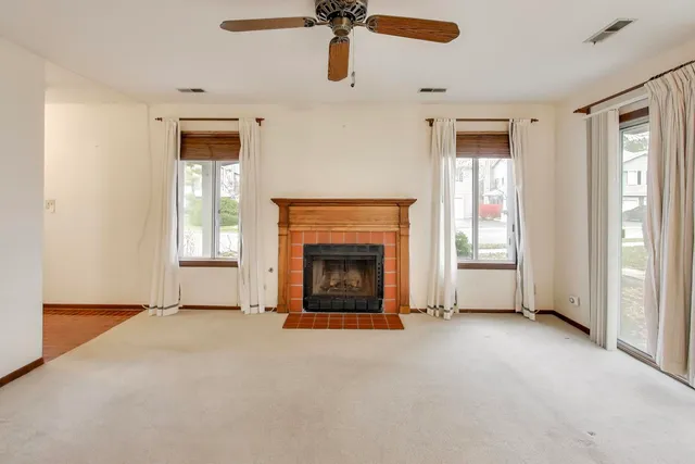 $259,000 | 1316 Barclay Lane, Deerfield, IL 60015