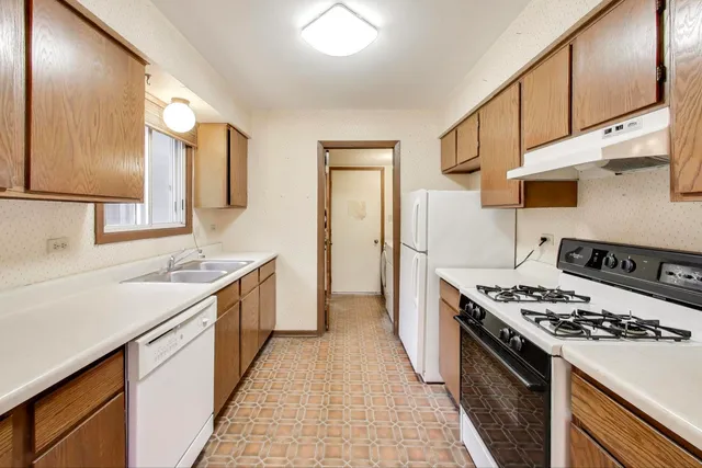 $259,000 | 1316 Barclay Lane, Deerfield, IL 60015