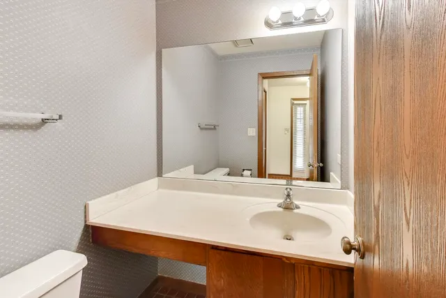 $259,000 | 1316 Barclay Lane, Deerfield, IL 60015