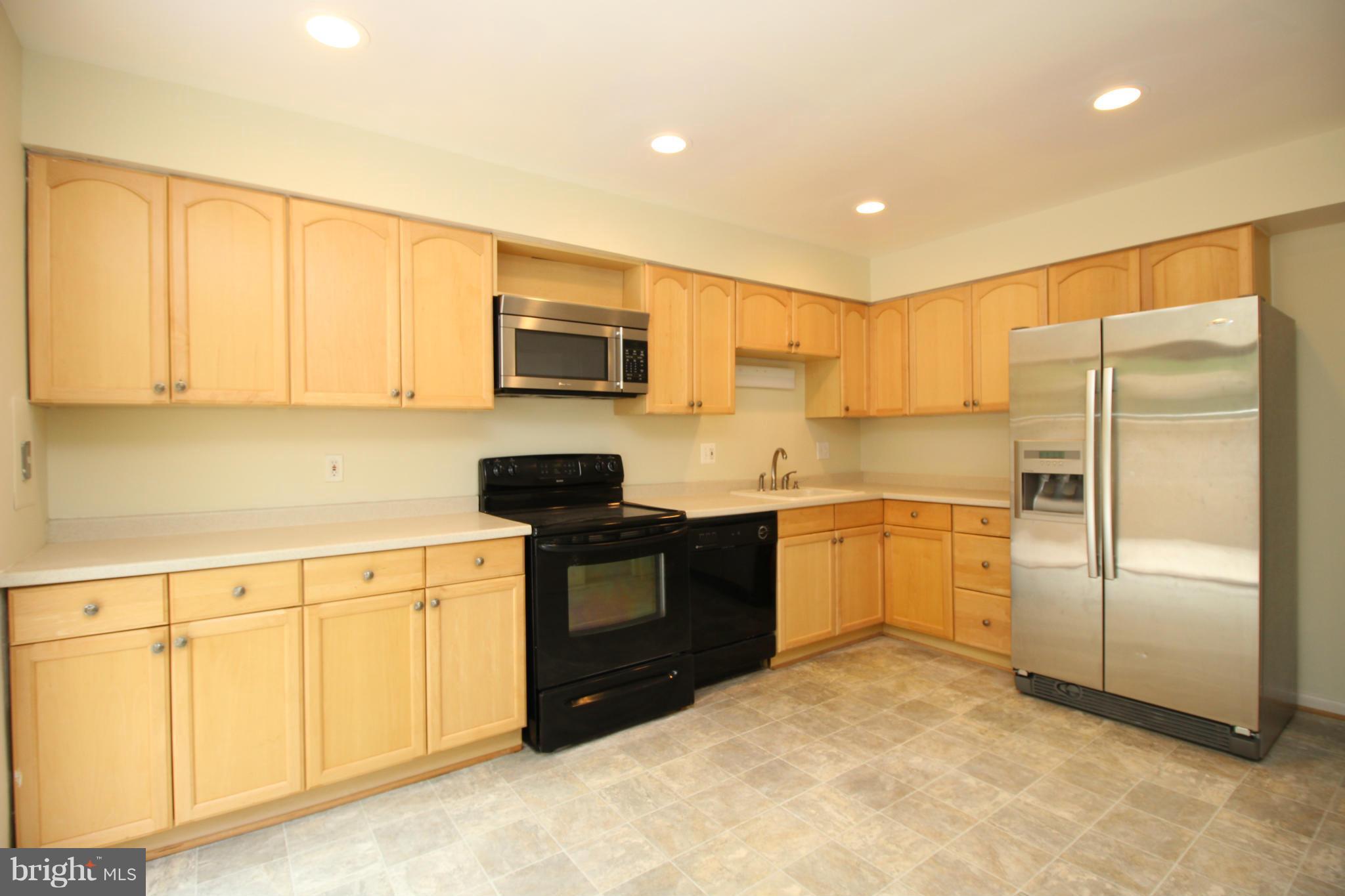 11616 Newbridge Court Reston, VA 20191 - Photo 4 of 30 Kitchen