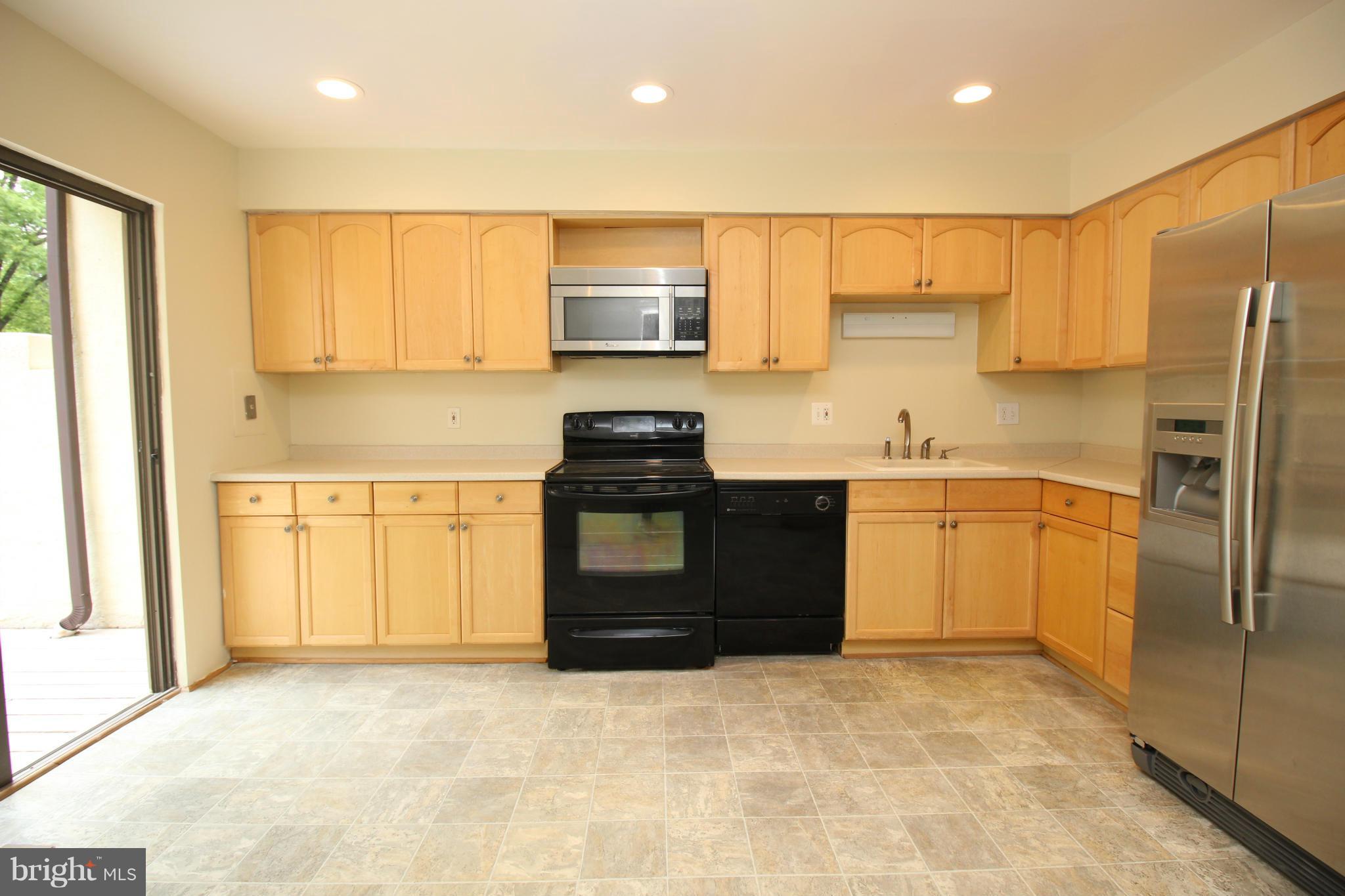 11616 Newbridge Court Reston, VA 20191 - Photo 5 of 30 Kitchen