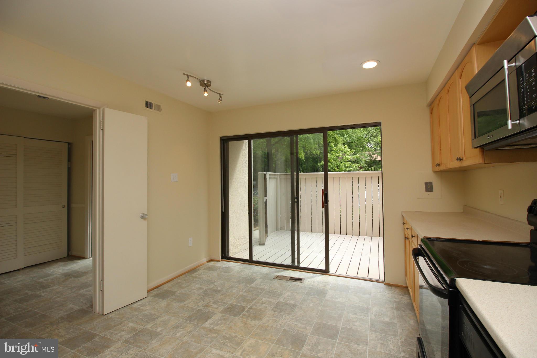 11616 Newbridge Court Reston, VA 20191 - Photo 6 of 30 Kitchen