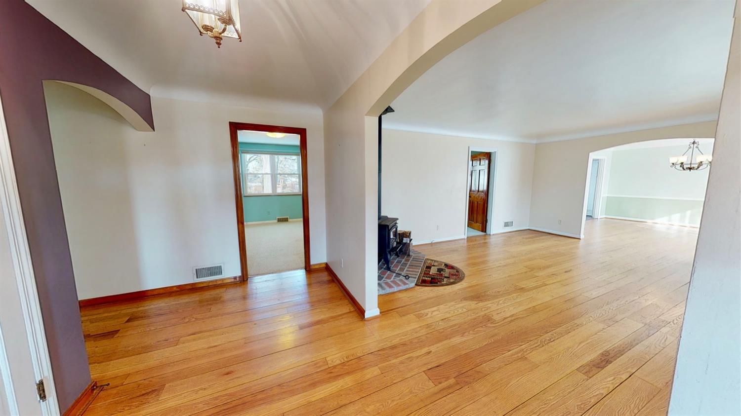 1028 West Galbraith Road Cincinnati, OH 45231 - Photo 7 of 36 Gallery Image 7