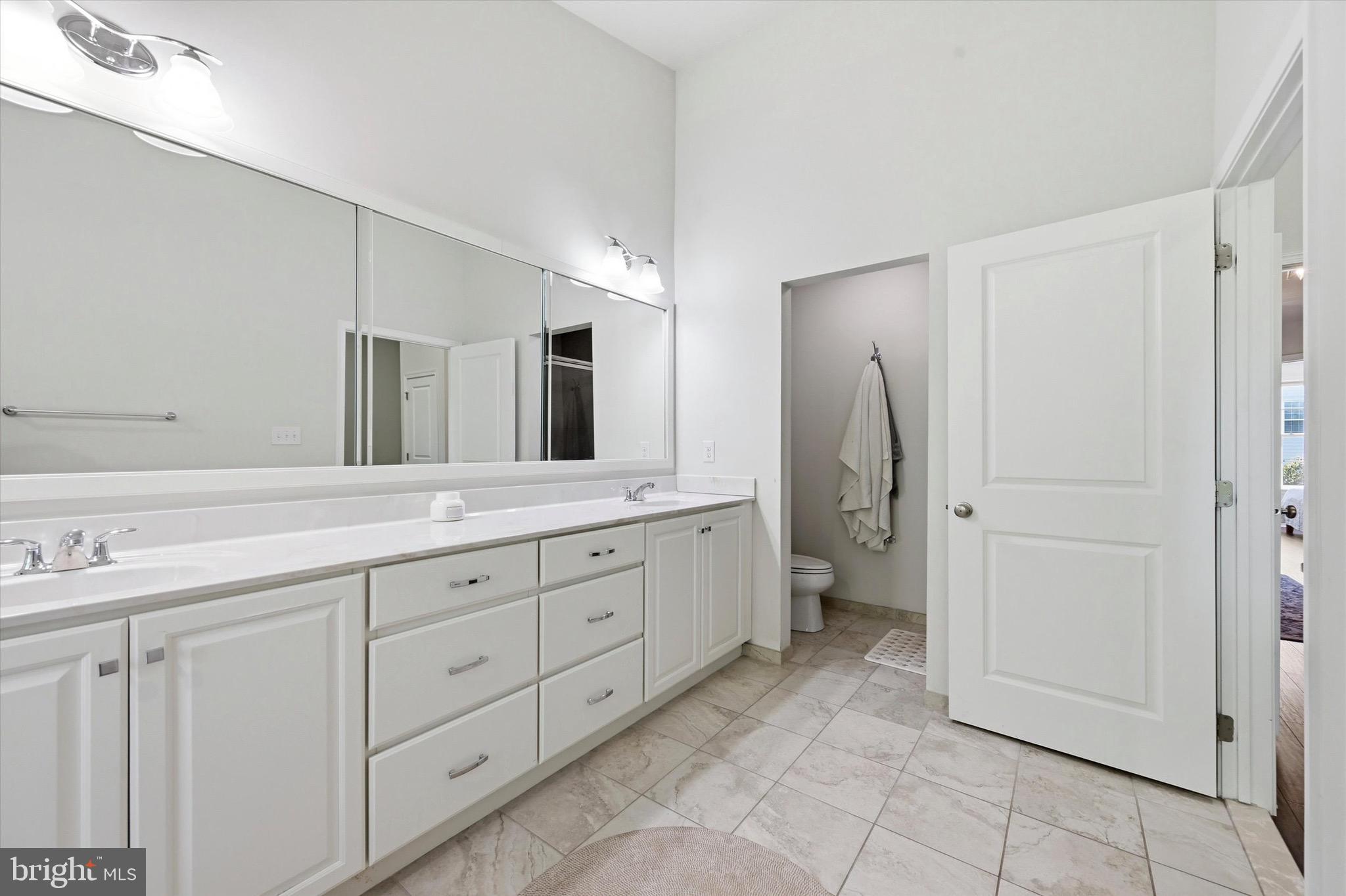 211 Corvus Circle, Unit 128 Springfield, PA 19064 - Photo 15 of 28 master bathroom