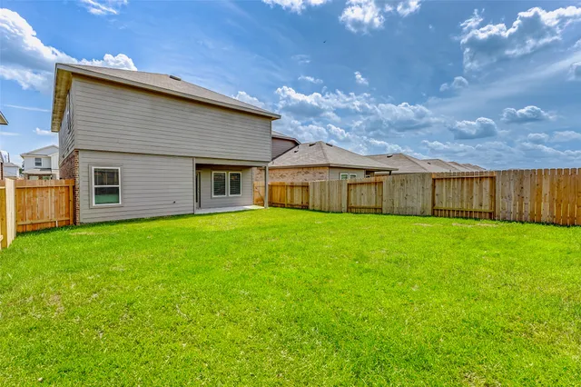 a view of an house with backyard space and porch