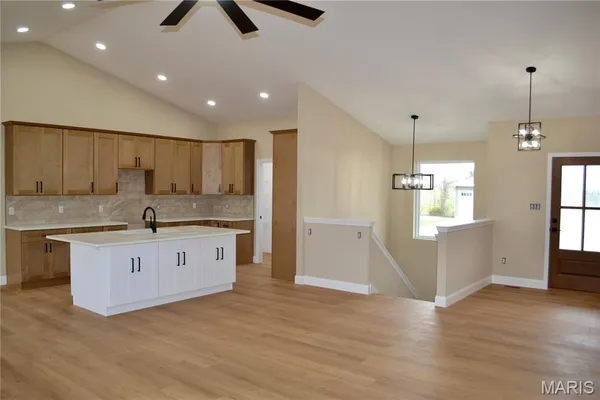 $430,000 | 824 Barclay Drive, Farmington, MO 63640