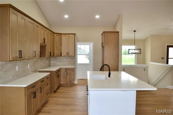 $430,000 | 824 Barclay Drive, Farmington, MO 63640