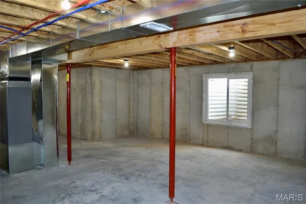 $430,000 | 824 Barclay Drive, Farmington, MO 63640