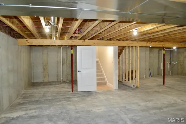 $430,000 | 824 Barclay Drive, Farmington, MO 63640