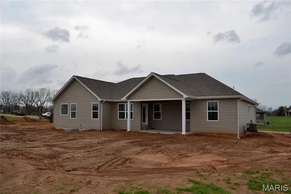 $430,000 | 824 Barclay Drive, Farmington, MO 63640