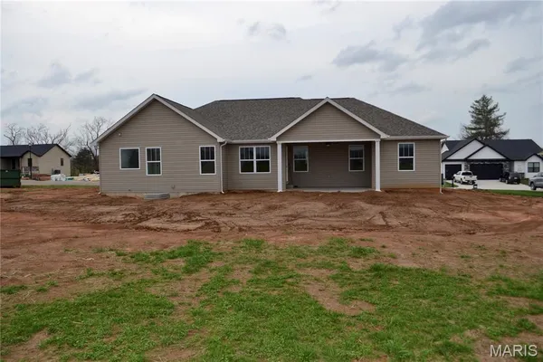 $430,000 | 824 Barclay Drive, Farmington, MO 63640