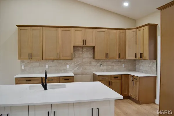 $430,000 | 824 Barclay Drive, Farmington, MO 63640