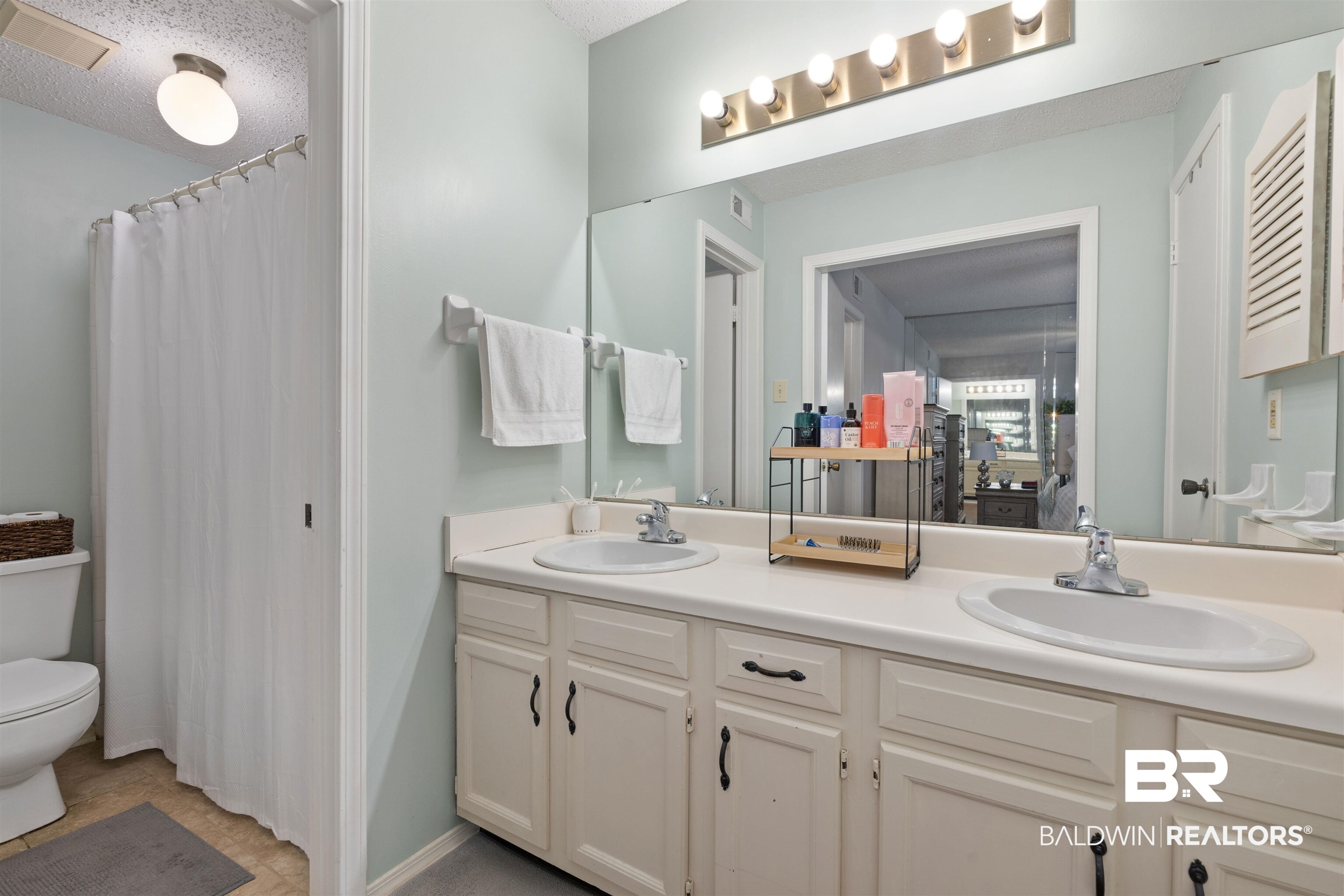 5900 Grelot Road, Unit 601 Mobile, AL 36609 - Photo 14 of 24 Primary Bath