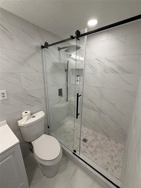 418 Engle Drive Tucker, GA 30084 - Photo 12 of 14 a bathroom with a toilet and a shower