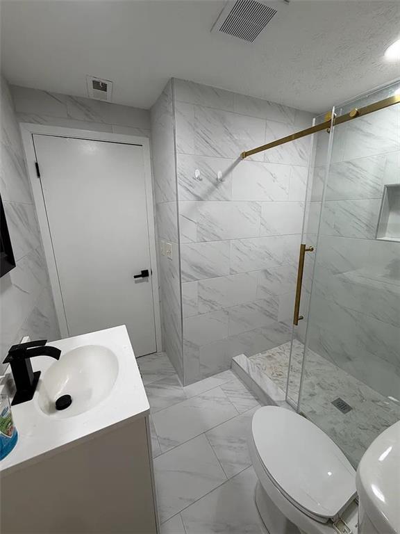 418 Engle Drive Tucker, GA 30084 - Photo 7 of 14 a bathroom with a sink toilet and shower