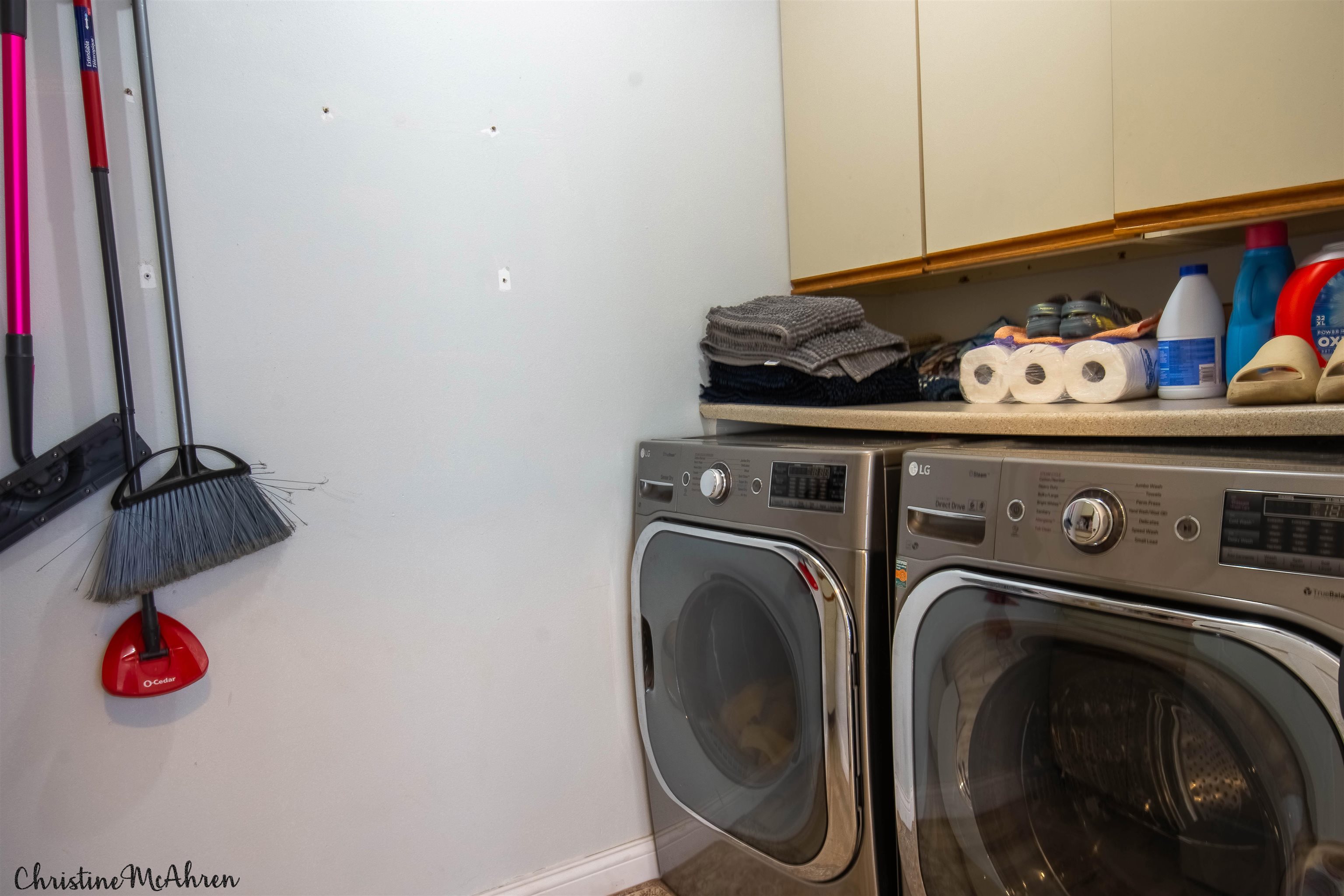 6410 Grassridge Road Rockford, IL 61108 - Photo 17 of 31 a utility room with dryer and washer