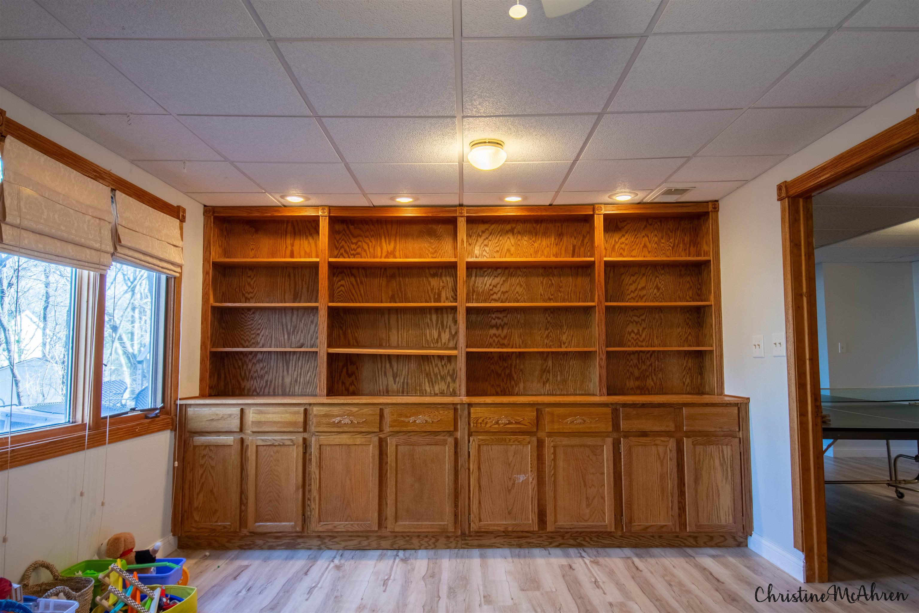6410 Grassridge Road Rockford, IL 61108 - Photo 27 of 31 a room with furniture and a window