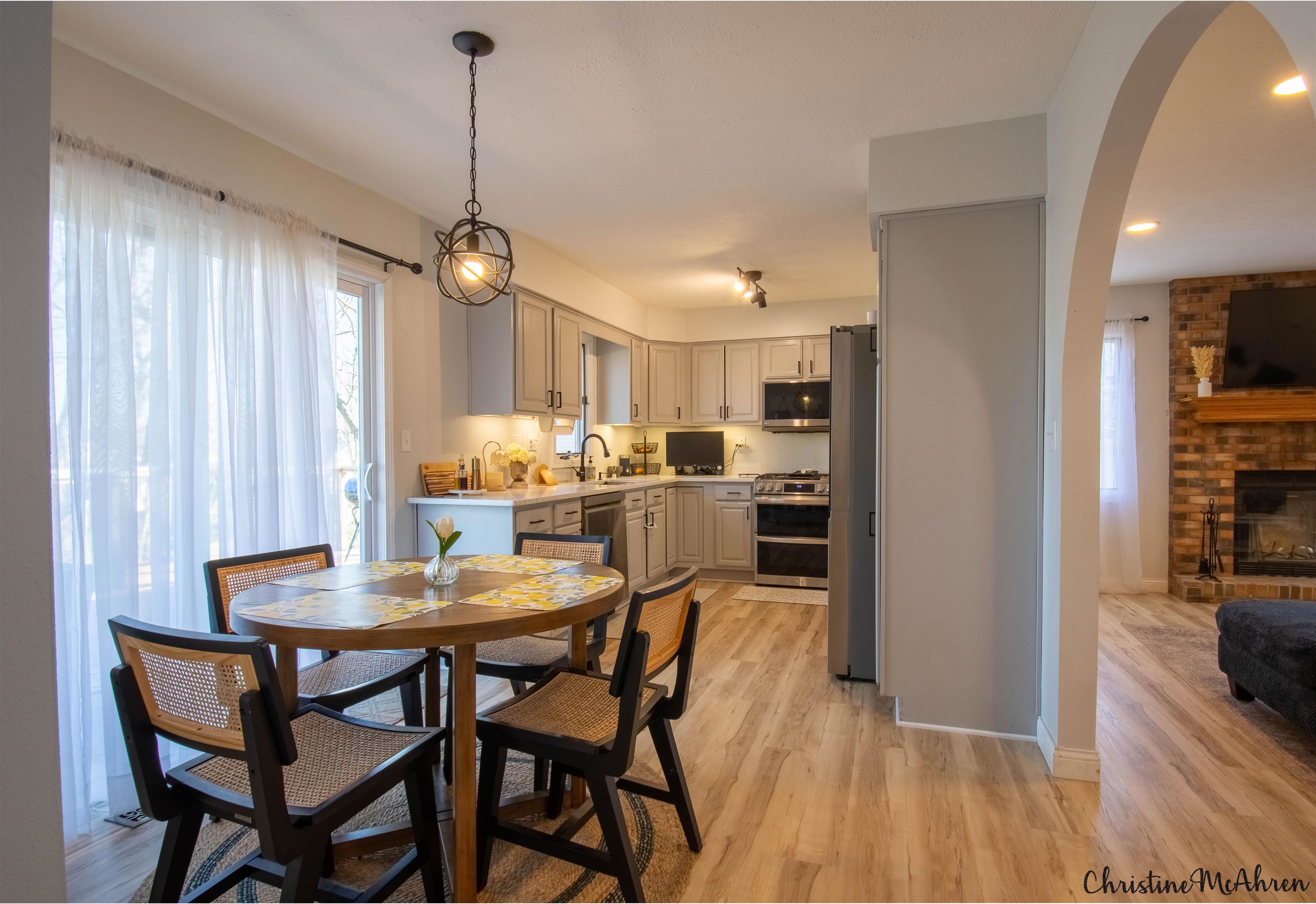 6410 Grassridge Road Rockford, IL 61108 - Photo 9 of 31 a dining room with furniture and window