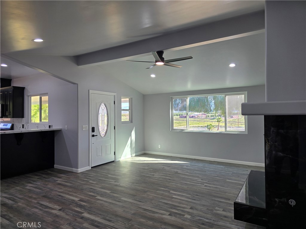 40025 Berenda Road Temecula, CA 92591 - Photo 15 of 38 Living Room