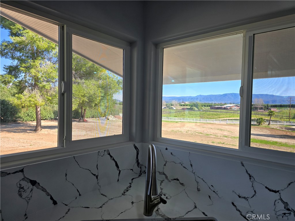 40025 Berenda Road Temecula, CA 92591 - Photo 21 of 38 Corner windows at kitchen sink