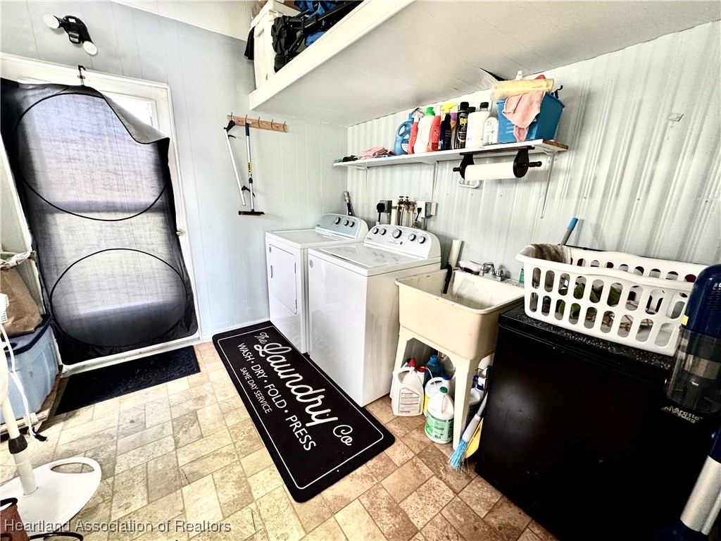 2940 Louis Street Sebring, FL 33872 - Photo 30 of 47 a bedroom with a bed and wooden floor
