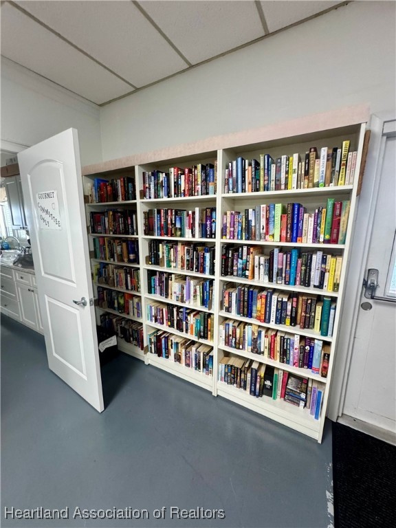 2940 Louis Street Sebring, FL 33872 - Photo 41 of 47 a view of a book shelf with books in a room