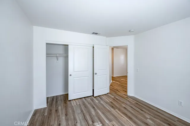 a view of empty room with window