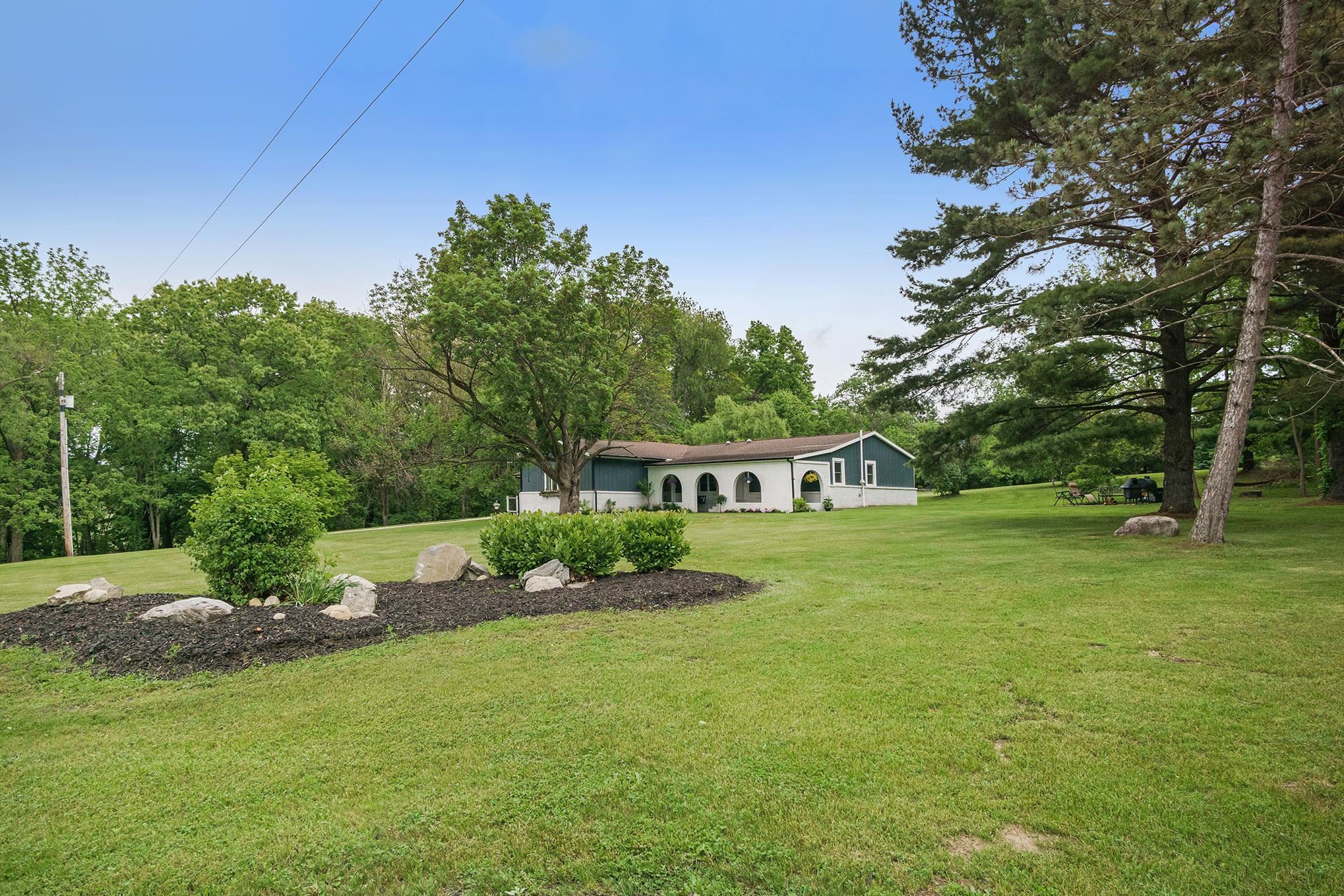 25969 Brick Road South Bend, IN 46628 - Photo 4 of 32 Gallery Image 4
