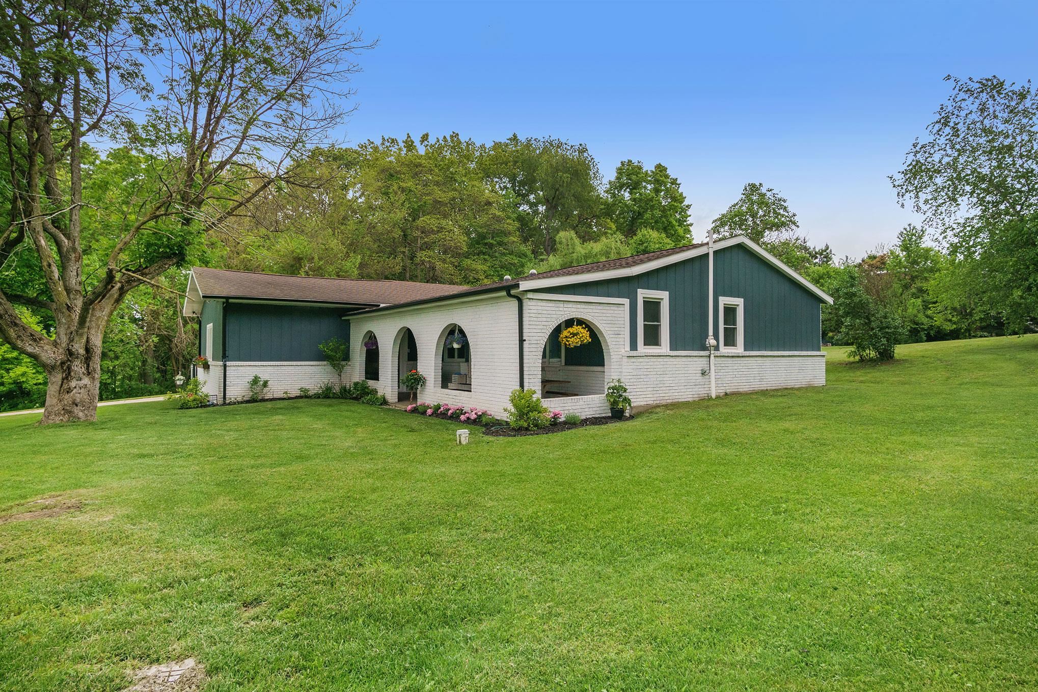 25969 Brick Road South Bend, IN 46628 - Photo 5 of 32 Gallery Image 5