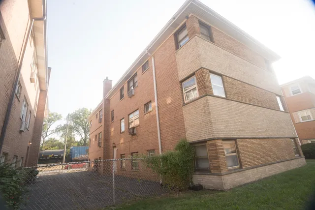 $460,000 | 2052 135th Place, Blue Island, IL 60406