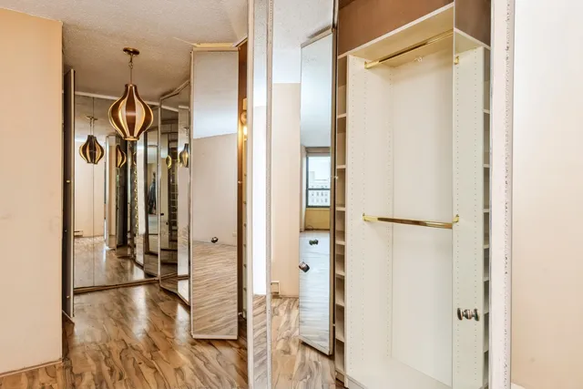 $425,000 | 5471 South Hyde Park Boulevard, Unit 16AB, Chicago, IL 60615