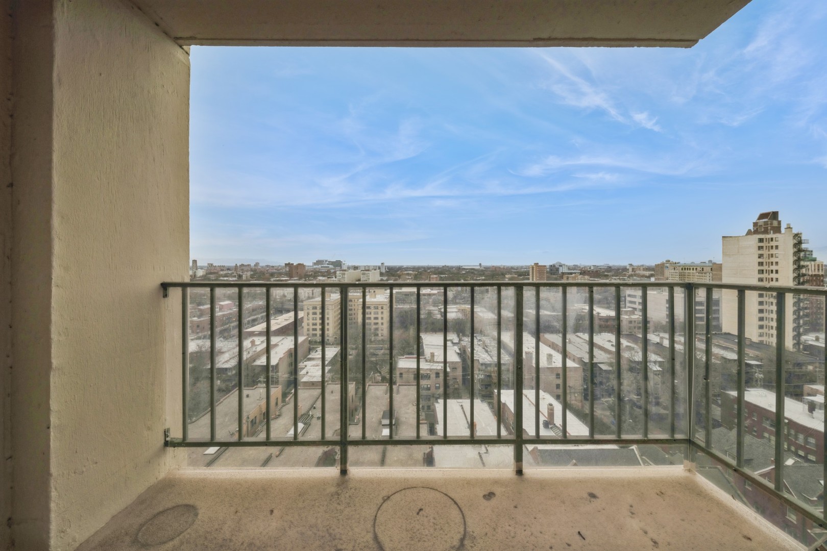 5471 South Hyde Park Boulevard, Unit 16AB Chicago, IL 60615 - Photo 16 of 18 a view of a balcony
