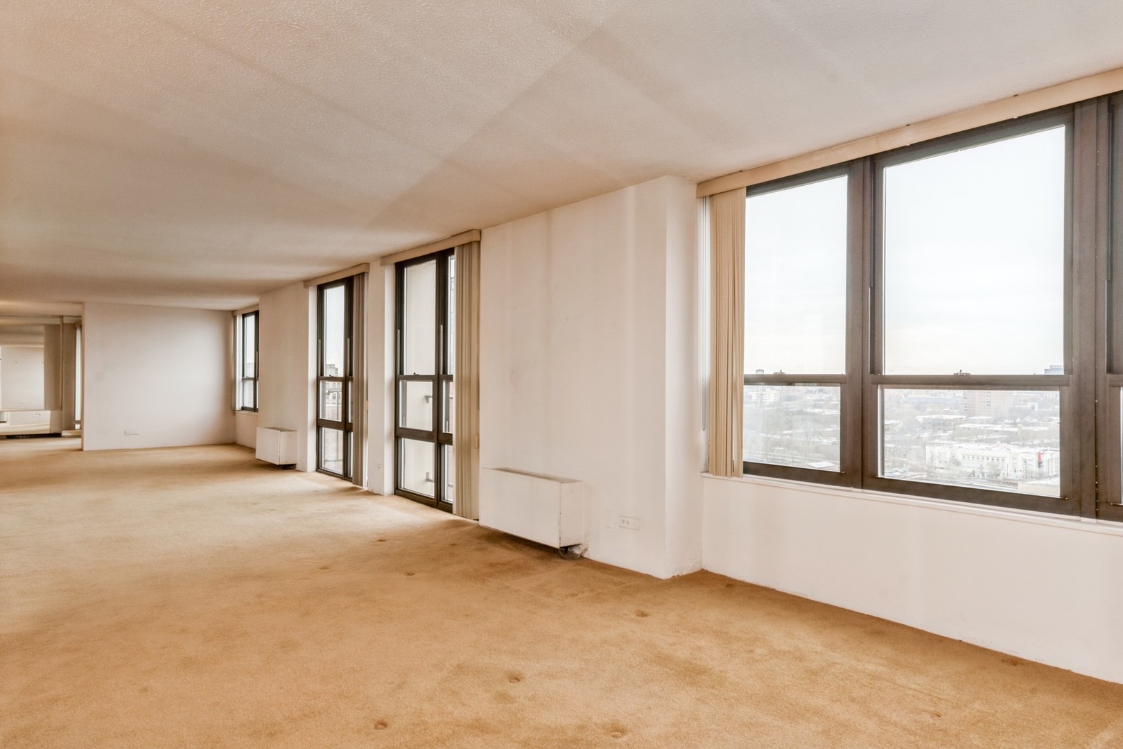 5471 South Hyde Park Boulevard, Unit 16AB Chicago, IL 60615 - Photo 4 of 18 an empty room with windows