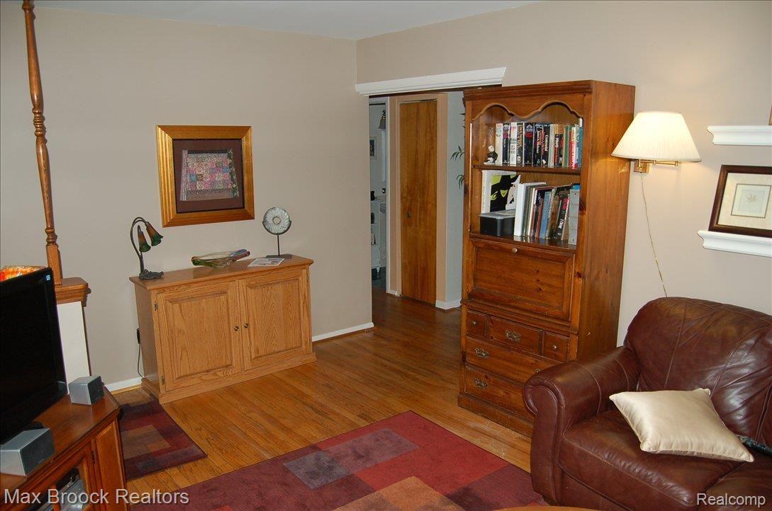 533 Hill Street Rochester, MI 48307 - Photo 6 of 24 DSC_0005