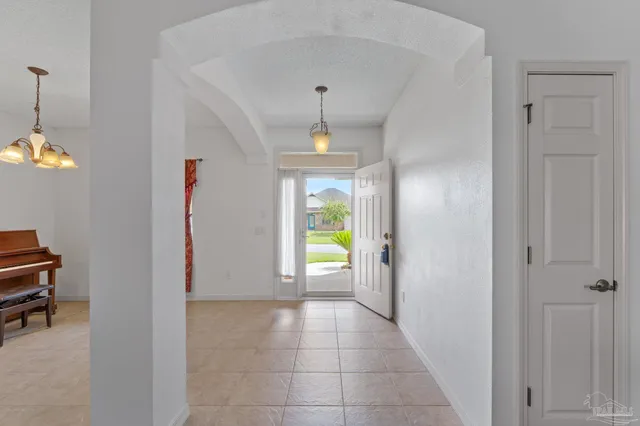 a view of a livingroom with furniture