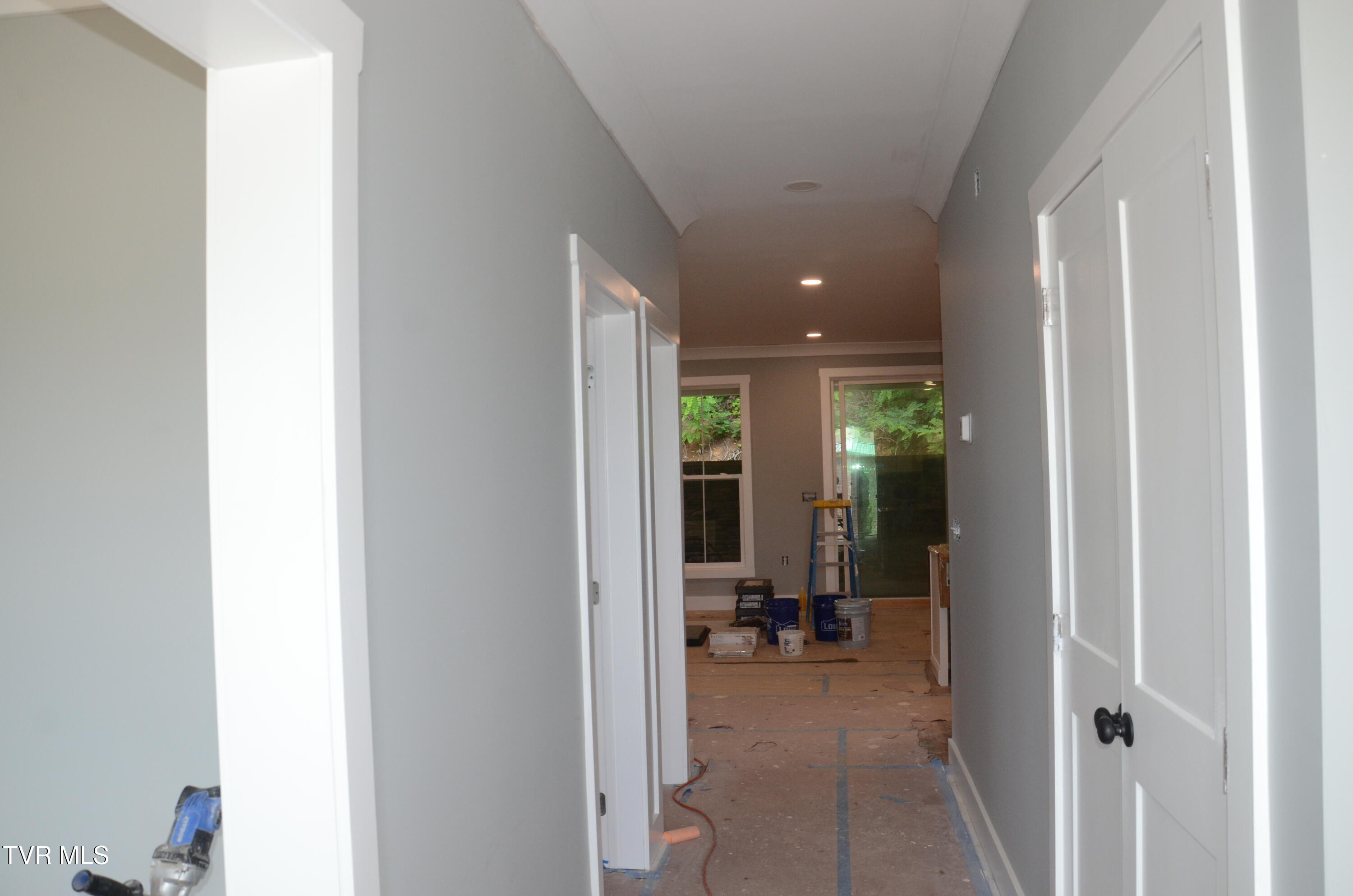 2350 Edinburgh Channel Road Kingsport, TN 37664 - Photo 3 of 24 DSC_0724