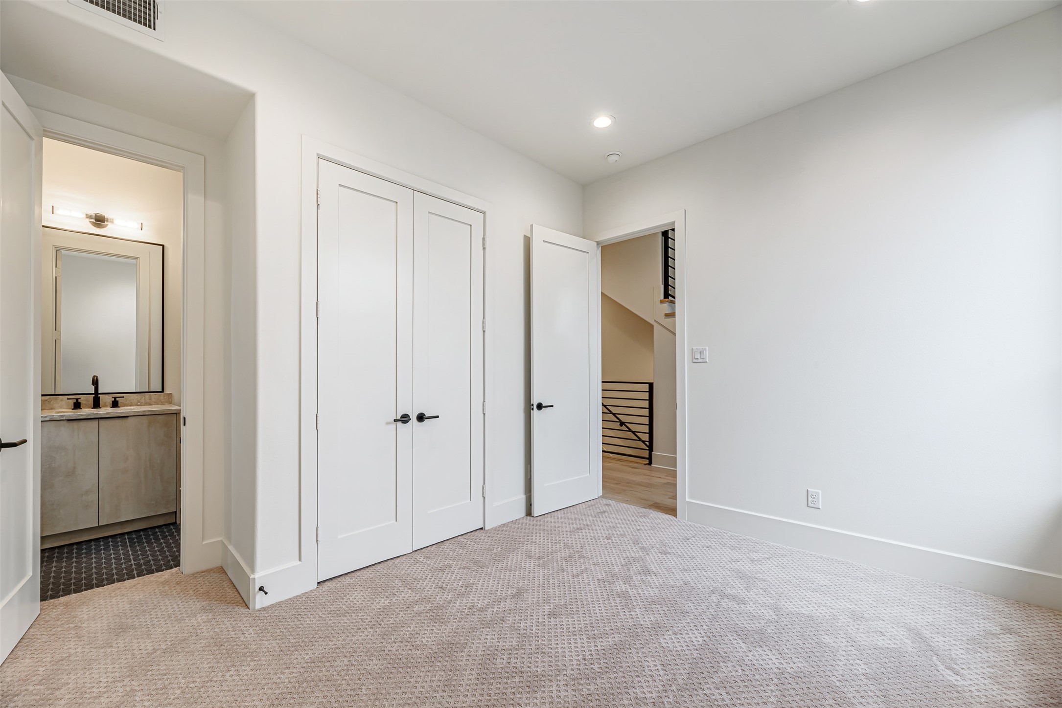 1104 West 9th Street Houston, TX 77007 - Photo 19 of 25 a view of an empty room