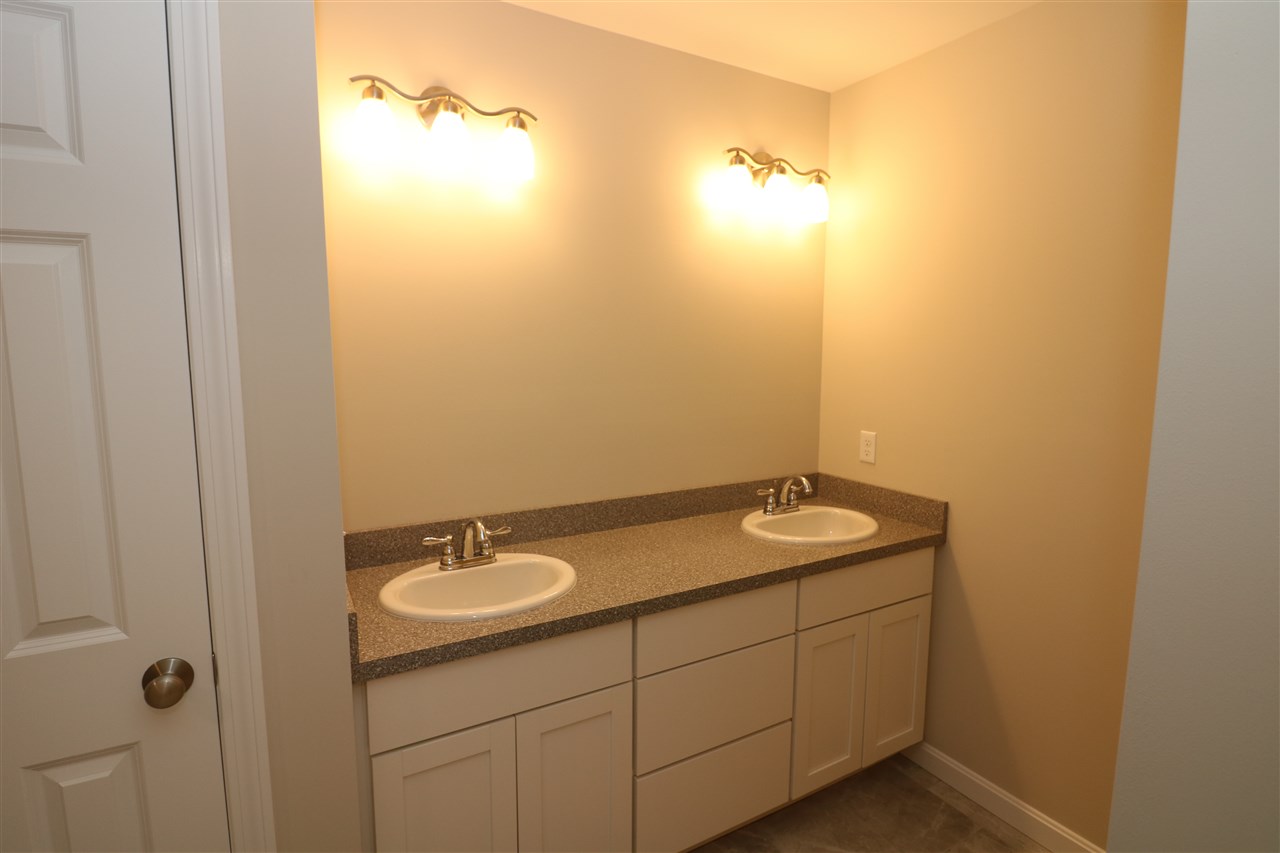 5 French Road, Unit 105 Epping, NH 03042 - Photo 19 of 35