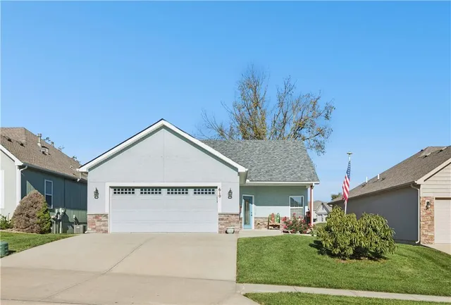 $364,900 | 610 East Porter Ridge Court, Kearney, MO 64060