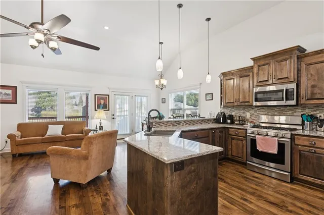 $364,900 | 610 East Porter Ridge Court, Kearney, MO 64060