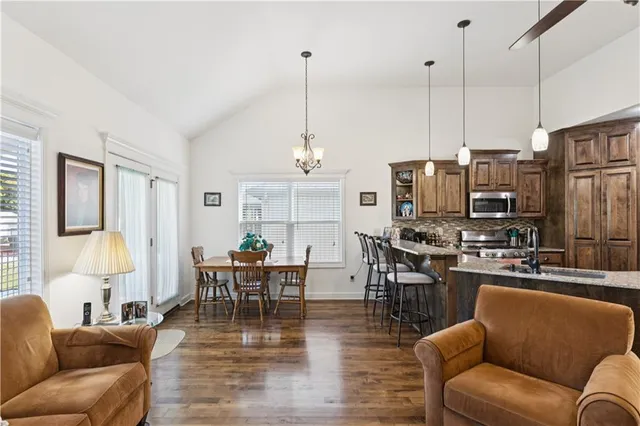 $364,900 | 610 East Porter Ridge Court, Kearney, MO 64060