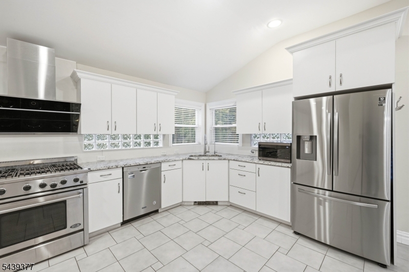 47 Crossbrook Road Livingston, NJ 07039 - Photo 13 of 35