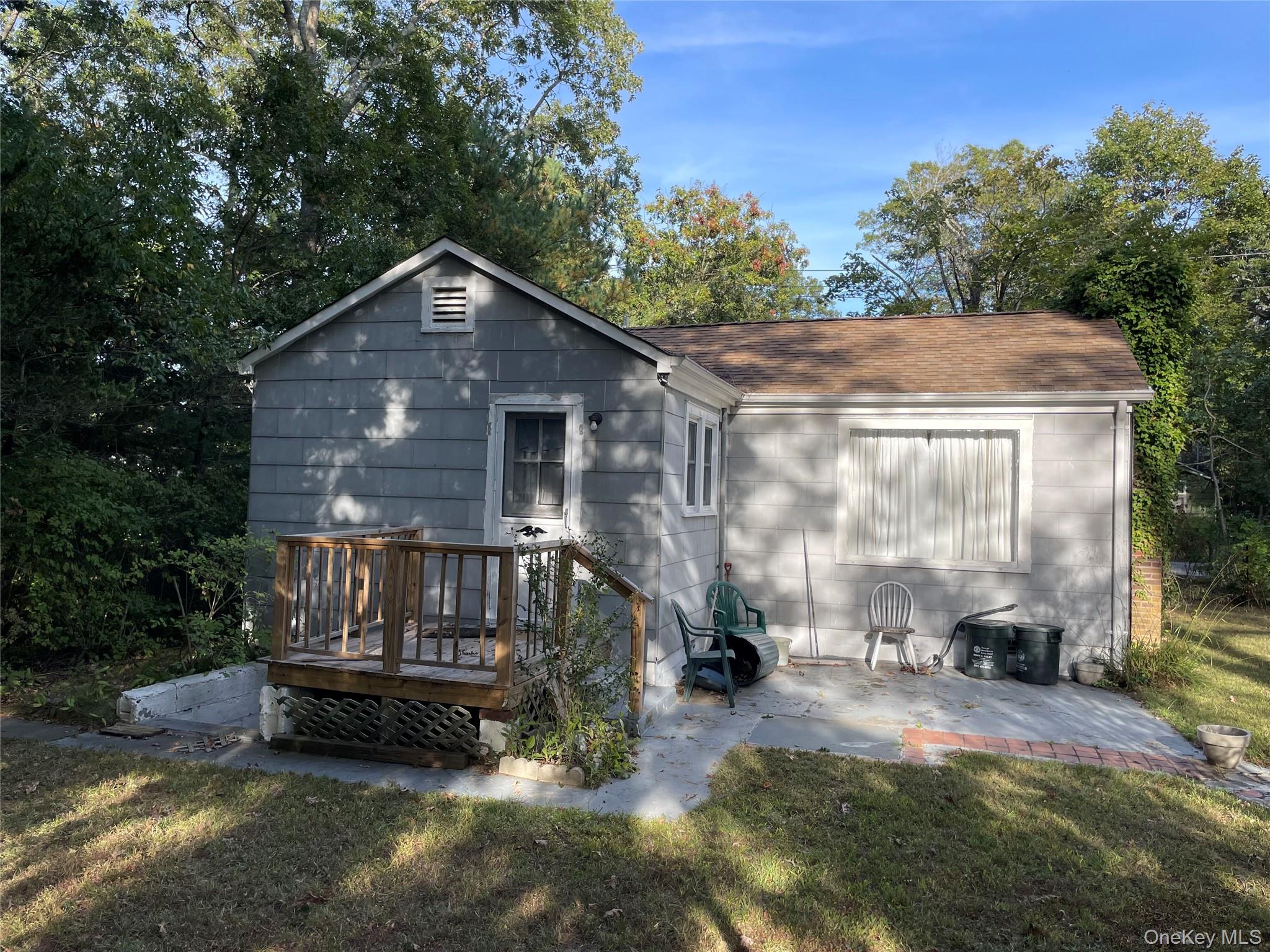 a view of a house with backyard and sitting area