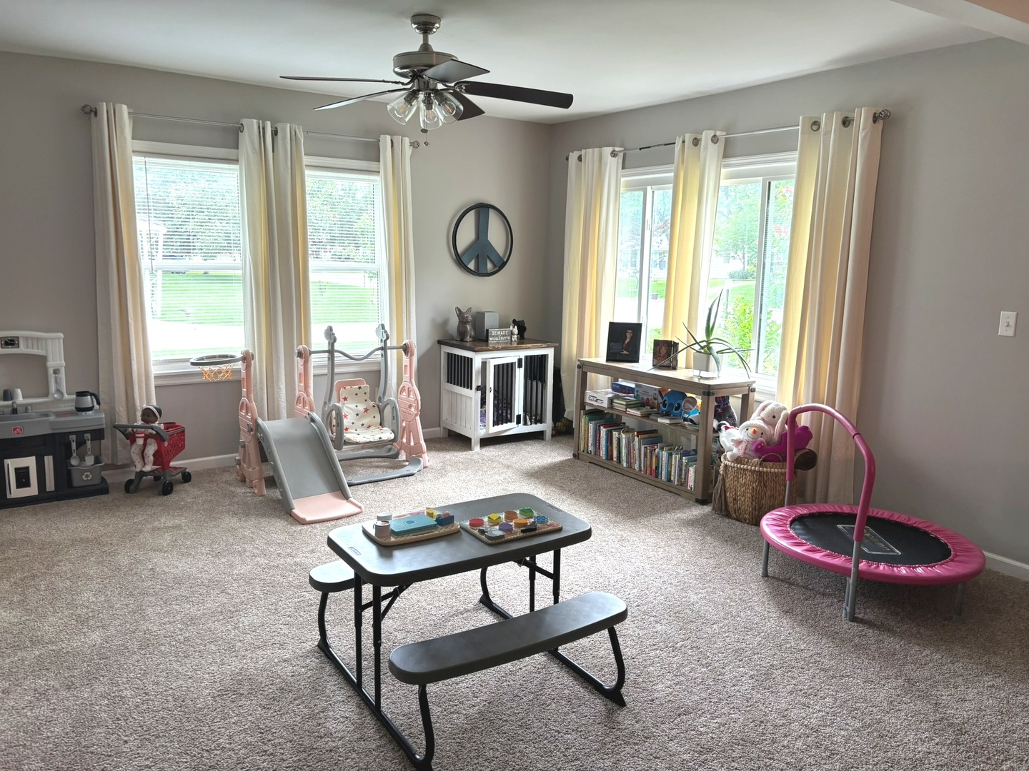 440 North Indiana Avenue Salem, IL 62881 - Photo 4 of 15 a living room with furniture and a large window