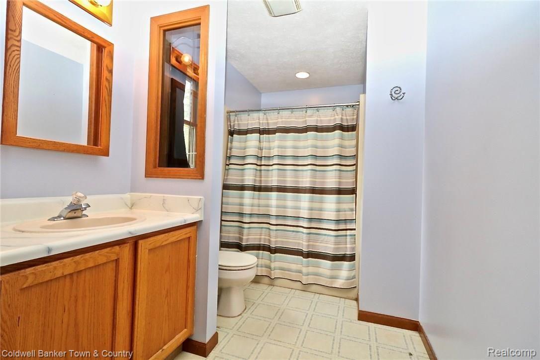 26840 Johns Road Wixom, MI 48393 - Photo 38 of 78 fullsizeoutput_642.jpeg