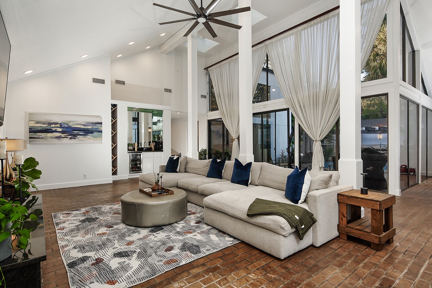 10 West Shady Lane Houston, TX 77063 - Photo 12 of 49 a living room with furniture and a potted plant