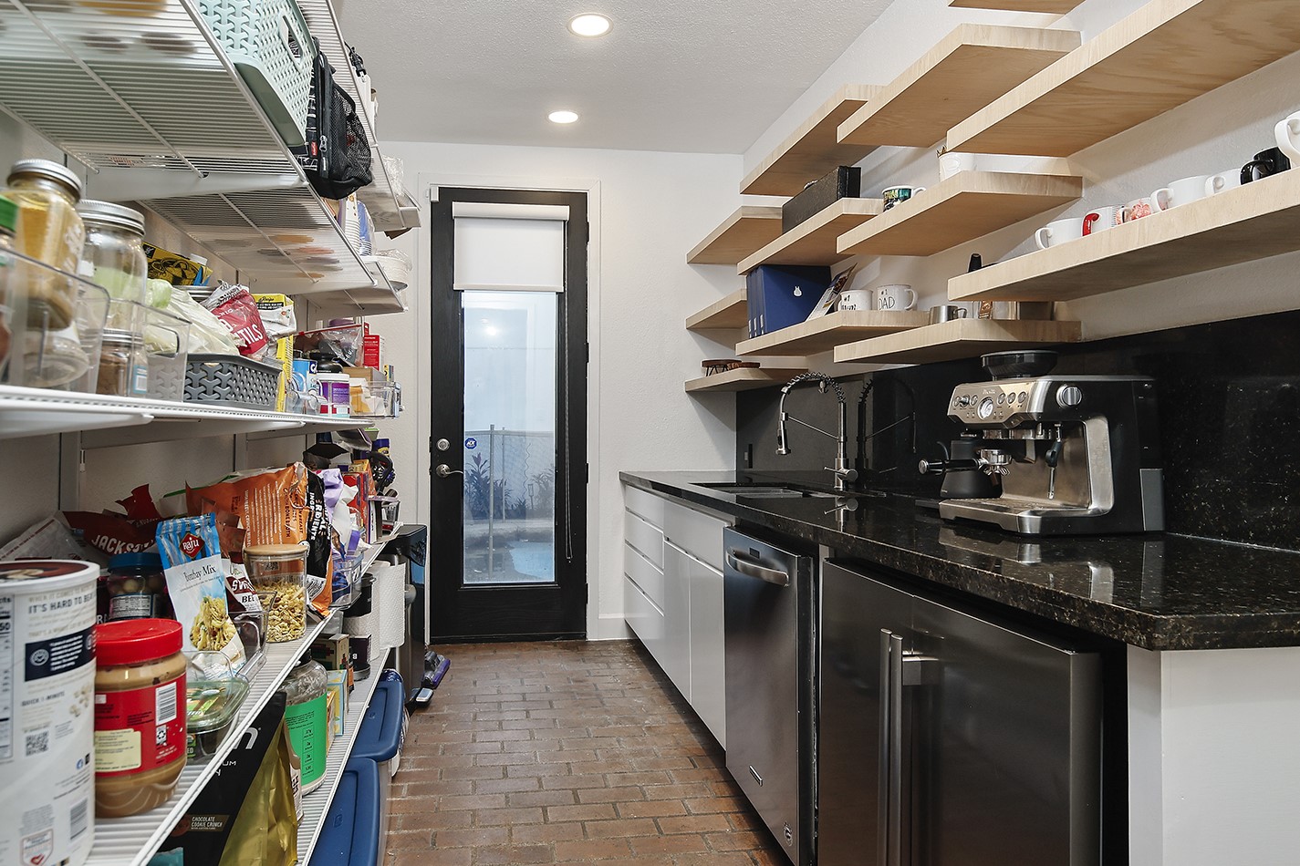 10 West Shady Lane Houston, TX 77063 - Photo 22 of 49 a kitchen with stainless steel appliances granite countertop a sink and cabinets