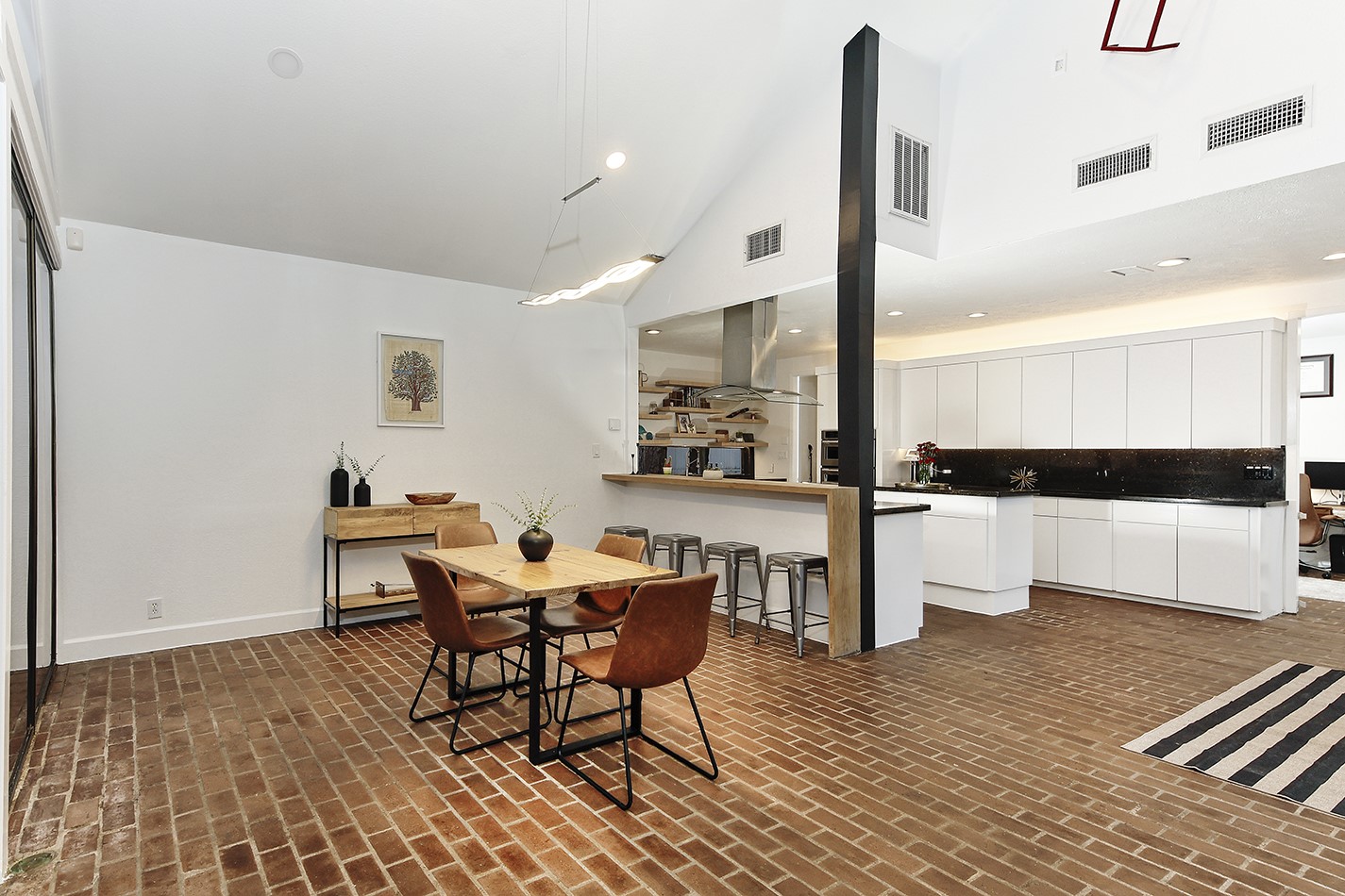 10 West Shady Lane Houston, TX 77063 - Photo 23 of 49 a living room with furniture and a rug
